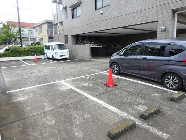 ローズ宮崎台 駐車場