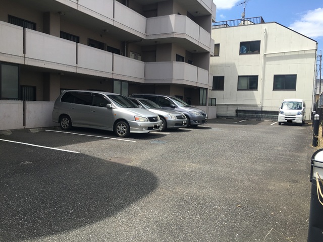 アップグレード仲町台 駐車場