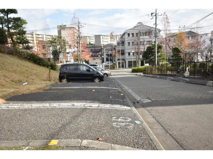 虹ヶ丘　 駐車場