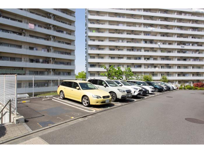 サントゥール中川 駐車場