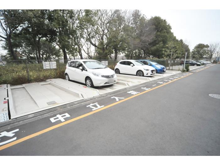 港北ニュータウン　コンフォール東山田 駐車場