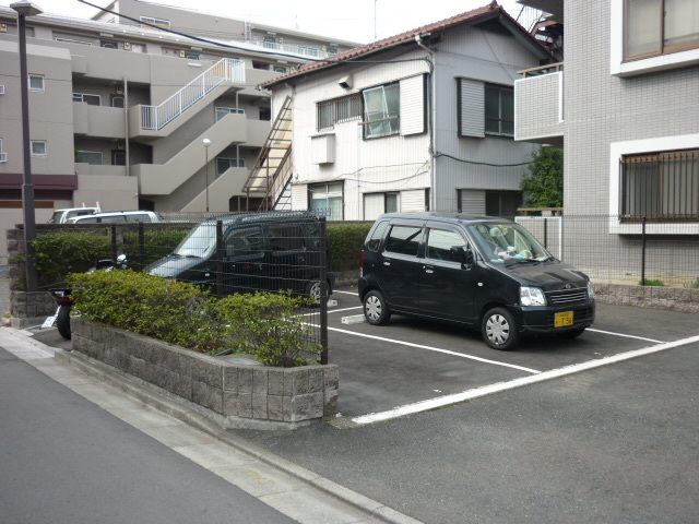 サンモール日吉 駐車場