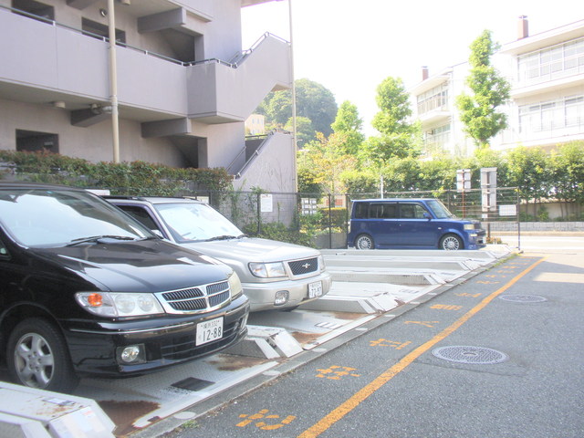 ベイサイト本牧Ⅲ 駐車場