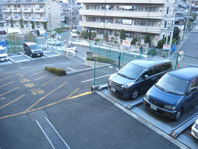 イーストヴィレッジ 駐車場