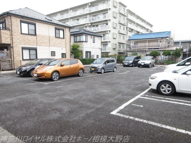 モナ ベール本厚木 駐車場