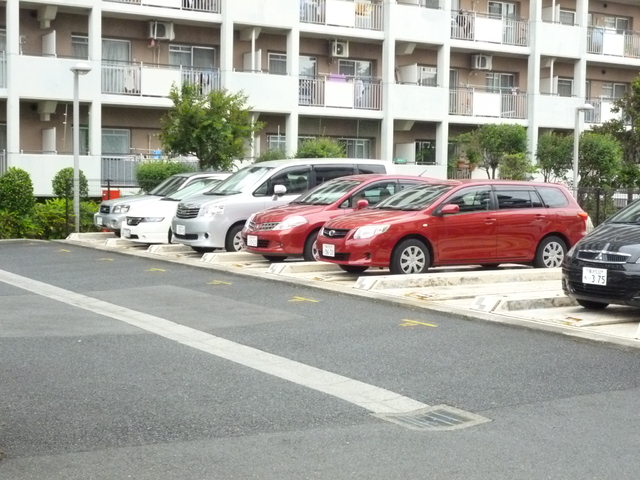 コンフォール上倉田 駐車場